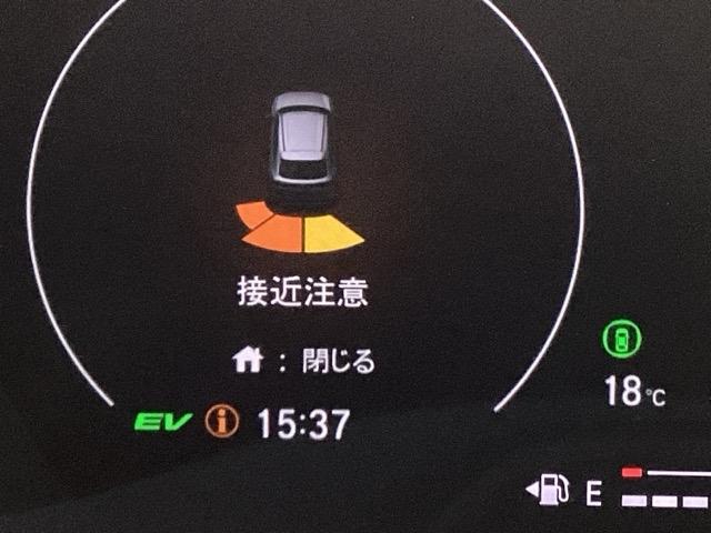 自社整備工場で点検整備をおこなってからお渡ししています。車検が残っている場合は『１２ヶ月点検整備』を、車検整備付きの場合は『車検整備』をおこないます。整備費用は車両本体価格に含まれています。