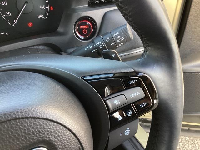 自社整備工場で点検整備をおこなってからお渡ししています。車検が残っている場合は『１２ヶ月点検整備』を、車検整備付きの場合は『車検整備』をおこないます。整備費用は車両本体価格に含まれています。