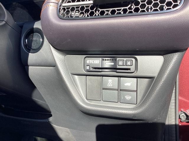 ＺＲ－Ｖ ｅ：ＨＥＶＺ　フルセグナビ／ブルートゥース／ホンダコネクト　　　　　　　　　　　　　　　　　　ドラレコ（前後）　シートヒーター（前席、後席左右）　全周囲カメラ（フロント／サイド／リア）　ホンダセンシング（10枚目）