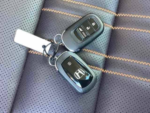 ＺＲ－Ｖ ｅ：ＨＥＶＺ　フルセグナビ／ブルートゥース／ホンダコネクト　　　　　　　　　　　　　　　　　　ドラレコ（前後）　シートヒーター（前席、後席左右）　全周囲カメラ（フロント／サイド／リア）　ホンダセンシング（26枚目）