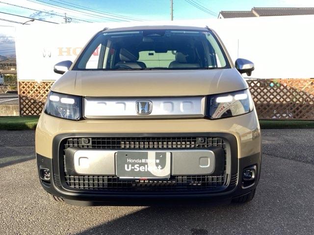 フリード クロスター　フルセグナビ／ブルートゥース／ホンダコネクト　　　　　　　　　　　　　　　　　　ドラレコ（前後）　シートヒーター（前席）　ホンダセンシング　ＬＥＤヘッド（3枚目）