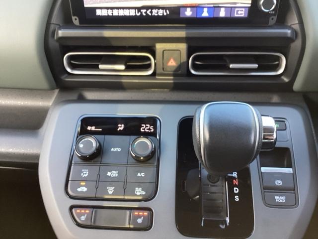 フリード クロスター　フルセグナビ／ブルートゥース／ホンダコネクト　　　　　　　　　　　　　　　　　　ドラレコ（前後）　シートヒーター（前席）　ホンダセンシング　ＬＥＤヘッド（9枚目）