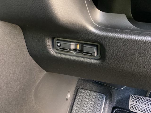 フリード クロスター　フルセグナビ／ブルートゥース／ホンダコネクト　　　　　　　　　　　　　　　　　　ドラレコ（前後）　シートヒーター（前席）　ホンダセンシング　ＬＥＤヘッド（10枚目）