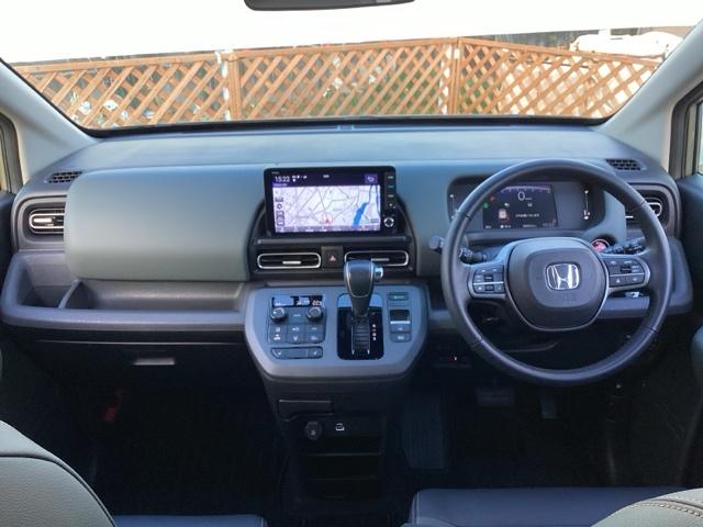 フリード クロスター　フルセグナビ／ブルートゥース／ホンダコネクト　　　　　　　　　　　　　　　　　　ドラレコ（前後）　シートヒーター（前席）　ホンダセンシング　ＬＥＤヘッド（14枚目）