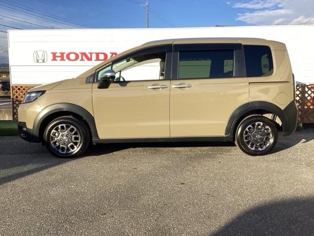 フリード クロスター　フルセグナビ／ブルートゥース／ホンダコネクト　　　　　　　　　　　　　　　　　　ドラレコ（前後）　シートヒーター（前席）　ホンダセンシング　ＬＥＤヘッド（43枚目）