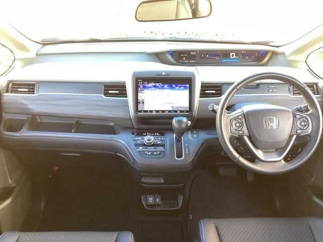 フリード Ｇ・ホンダセンシング　フルセグナビ／ブルートゥース　　　　　　　　　　　　　　　　　　　　　　　　　　シートヒーター（前席）　フリップダウンモニター　ホンダセンシング　ＬＥＤヘッド（14枚目）