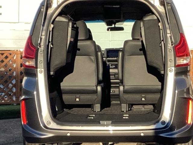 フリード Ｇ・ホンダセンシング　フルセグナビ／ブルートゥース　　　　　　　　　　　　　　　　　　　　　　　　　　シートヒーター（前席）　フリップダウンモニター　ホンダセンシング　ＬＥＤヘッド（18枚目）