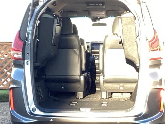 フリード Ｇ・ホンダセンシング　フルセグナビ／ブルートゥース　　　　　　　　　　　　　　　　　　　　　　　　　　シートヒーター（前席）　フリップダウンモニター　ホンダセンシング　ＬＥＤヘッド（19枚目）