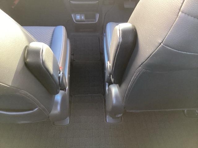 フリード Ｇ・ホンダセンシング　フルセグナビ／ブルートゥース　　　　　　　　　　　　　　　　　　　　　　　　　　シートヒーター（前席）　フリップダウンモニター　ホンダセンシング　ＬＥＤヘッド（25枚目）