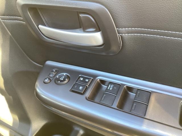 フリード Ｇ・ホンダセンシング　フルセグナビ／ブルートゥース　　　　　　　　　　　　　　　　　　　　　　　　　　シートヒーター（前席）　フリップダウンモニター　ホンダセンシング　ＬＥＤヘッド（26枚目）