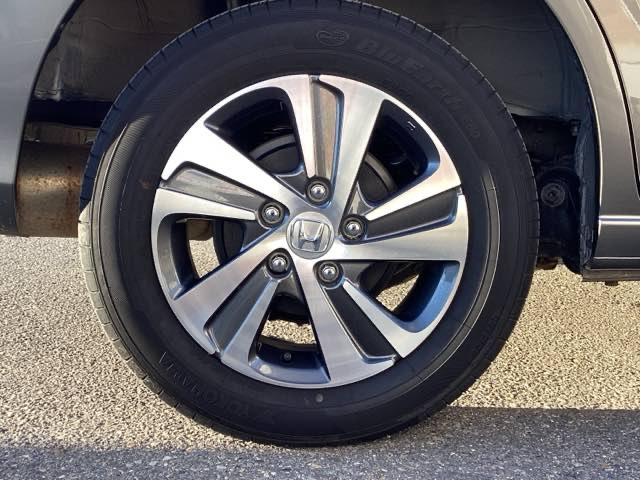 フリード Ｇ・ホンダセンシング　フルセグナビ／ブルートゥース　　　　　　　　　　　　　　　　　　　　　　　　　　シートヒーター（前席）　フリップダウンモニター　ホンダセンシング　ＬＥＤヘッド（31枚目）