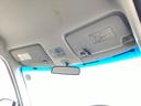 自社整備工場で点検整備をおこなってからお渡ししています。車検が残っている場合は『12ヶ月点検整備』を、車検整備付きの場合は『車検整備』をおこないます。整備費用は車両本体価格に含まれています。
