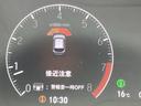 自社整備工場で点検整備をおこなってからお渡ししています。車検が残っている場合は『12ヶ月点検整備』を、車検整備付きの場合は『車検整備』をおこないます。整備費用は車両本体価格に含まれています。