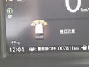 自社整備工場で点検整備をおこなってからお渡ししています。車検が残っている場合は『12ヶ月点検整備』を、車検整備付きの場合は『車検整備』をおこないます。整備費用は車両本体価格に含まれています。