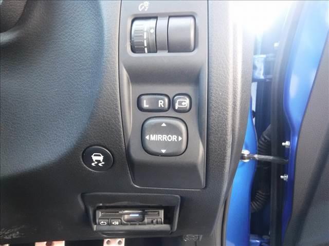 インプレッサ ＷＲＸ　ＳＴｉ　スペックＣ☆４ＷＤ☆　カロッツェリアナビフルセグＴＶ☆ツイーター＆フロントスピーカー☆Ｄｅｆｉ４連追加メーター☆レカロフルバケシート☆ＥＴＣ☆ドラレコ☆ＳＴＩＦタワーバー☆ＨＩＤ☆ミラーウインカー☆キーレス☆ＶＤＣ☆禁煙車（9枚目）