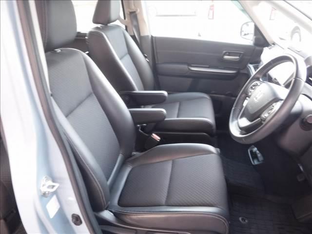 フリードハイブリッド ハイブリッド・Ｇホンダセンシング☆純正９型ナビフルセグＴＶ☆　Ｆ＆Ｂモニター☆ビルトインＥＴＣ☆前後ドラレコ☆ＵＳＢ電源☆両側パワスラ☆ハーフレザーシート☆前席シートヒーター☆ＬＥＤヘッドライト☆ミラーウインカー☆ホンダセンシング☆ＡＣＣ☆禁煙車★試乗予約承り中（5枚目）