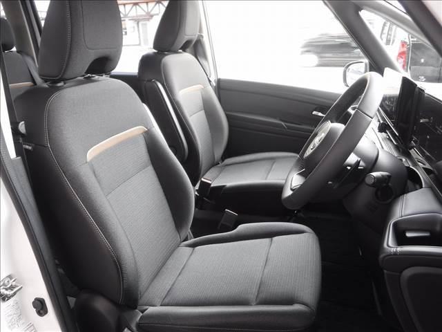 セレナ ハイウェイスターＶ☆４ＷＤ☆メーカー１２．３型ナビＴＶ☆　アラウンドビューモニター☆両側パワスラ☆ＥＴＣ２．０☆ワイヤレス充電器☆前席＆２列目シートヒーター☆ステアリングヒーター☆ＬＥＤヘッドライト☆スマートルームミラー☆エマージェンシーブレーキ☆禁煙車☆（5枚目）