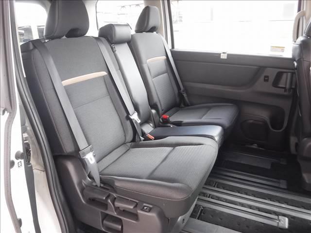 セレナ ハイウェイスターＶ☆４ＷＤ☆メーカー１２．３型ナビＴＶ☆　アラウンドビューモニター☆両側パワスラ☆ＥＴＣ２．０☆ワイヤレス充電器☆前席＆２列目シートヒーター☆ステアリングヒーター☆ＬＥＤヘッドライト☆スマートルームミラー☆エマージェンシーブレーキ☆禁煙車☆（10枚目）