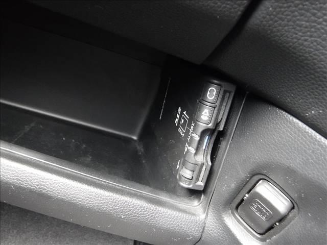 Ｎ－ＯＮＥ プレミアム　ツアラー・Ｌパッケージ☆純正メモリーナビ☆　バックモニター☆スマートキー☆プッシュスタート☆クルーズコントロール☆ＥＴＣ☆ステアリモコン☆パドルシフト☆ＨＩＤヘッドライト☆フォグ☆オートライト☆オートＡＣ☆ベンチシート☆禁煙車★試乗予約承り中★（8枚目）