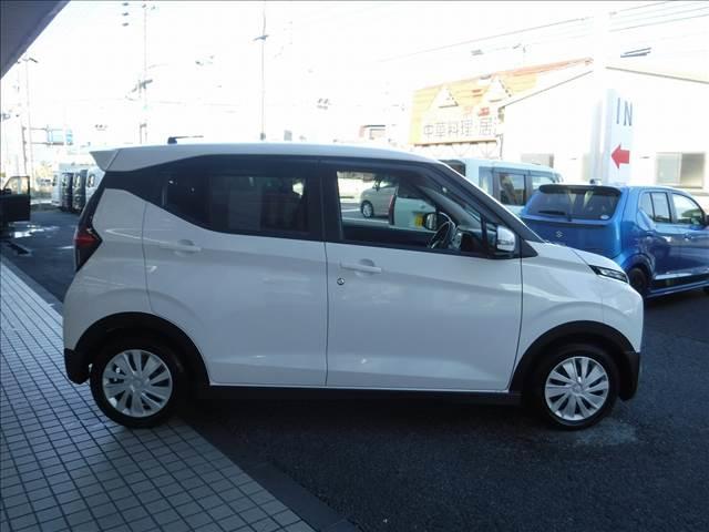 ｅＫクロス Ｍ☆純正オーディオ☆Ｅアシスト☆前後誤発進抑制☆車線逸脱警報　クリアランスソナー☆オートハイビーム☆ＬＥＤヘッドライト☆フォグランプ☆ＬＥＤテール☆前席シートヒーター☆キーレス☆ＵＳＢ電源☆電格ミラー☆ベンチシート☆ＡＳＣ☆アイドリングストップ★試乗予約承り中★（13枚目）