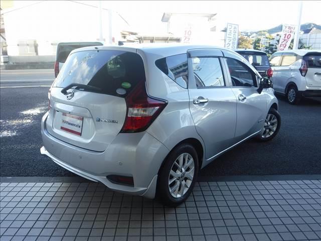 ノート ｅ－パワー　Ｘ☆純正ナビフルセグ☆Ｂｌｕｅｔｏｏｔｈ☆　Ｂモニター☆ＥＴＣ☆ドラレコ☆エマージェンシーブレーキ☆車線逸脱警報☆オートハイビーム☆オートライト☆ＬＥＤテール☆クリアランスソナー☆ミラーウインカー☆プッシュスタート☆禁煙車★試乗予約承り中★（3枚目）