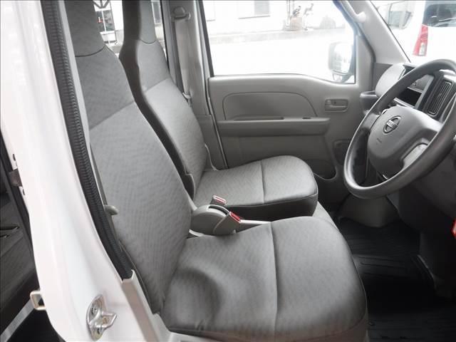 ４ＷＤ☆５ＡＧＳ☆純正ラジオ☆エマージェンシーブレーキＳ☆踏み間違い防止アシスト☆車線逸脱警報☆オートハイビーム☆リアパーキングセンサー☆ＵＳＢ電源☆オーバーヘッドシェルフ☆キーレス☆１速発進モード☆