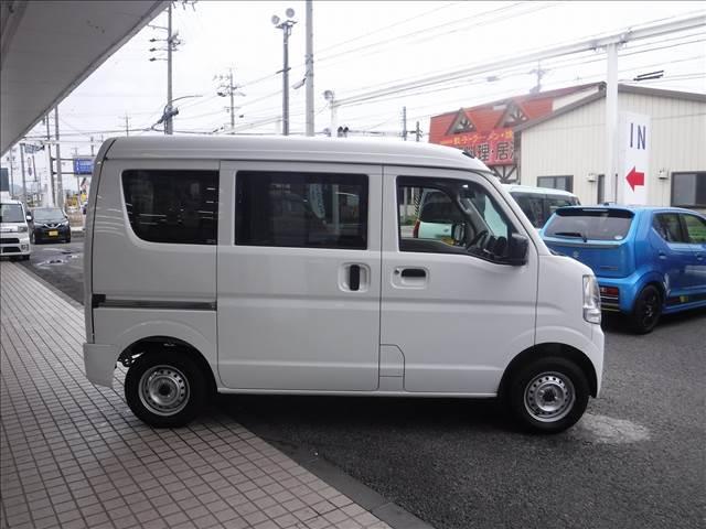 ４ＷＤ☆５ＡＧＳ☆純正ラジオ☆エマージェンシーブレーキＳ☆踏み間違い防止アシスト☆車線逸脱警報☆オートハイビーム☆リアパーキングセンサー☆ＵＳＢ電源☆オーバーヘッドシェルフ☆キーレス☆１速発進モード☆