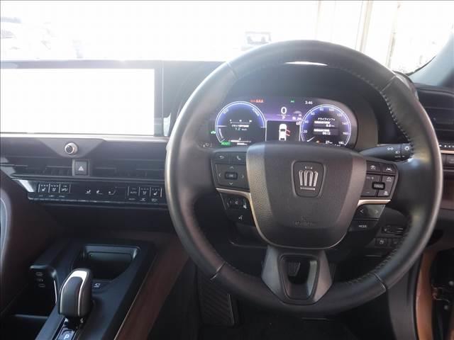 クラウンクロスオーバー Ｇアドバンスド・レザーパッケージ☆４ＷＤ☆　純正１２．３型ディスプレイオーディオ☆フルセグ☆パノラミックビューモニター☆ＥＴＣ２．０☆黒本革シート☆前席シートヒーター＆クーラー☆ステアリングヒーター☆デジタルインナーミラー☆ＨＵＤ☆置くだけ充電（4枚目）