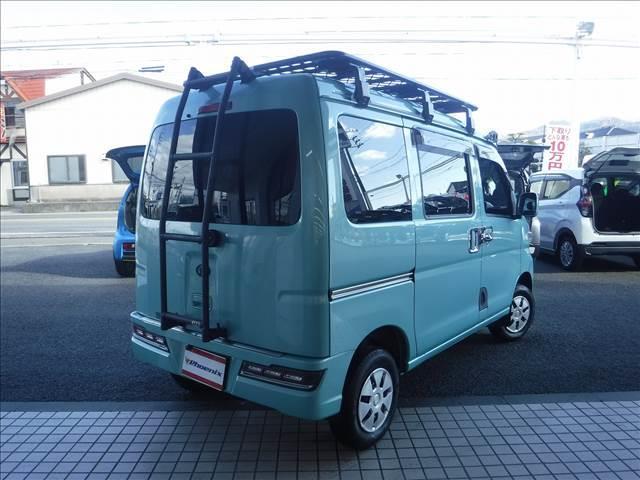 ハイゼットカーゴ クルーズターボ☆４ＷＤ☆ディスプレイオーディオ☆Ｂカメラ☆　ＥＴＣ☆ドラレコ☆リフトアップ☆ＬＥＤヘッドライト☆ＬＥＤフォグ☆ルーフラック☆リアラダー☆ルーフＬＥＤライトバー☆荷台ラック☆リアヒーター☆メッキドアハンドルガーニッシュ☆禁煙車★試乗予約承り中★（3枚目）