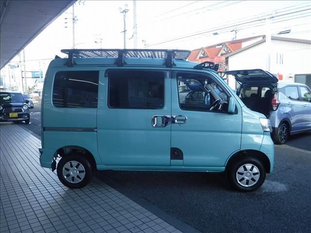 ハイゼットカーゴ クルーズターボ☆４ＷＤ☆ディスプレイオーディオ☆Ｂカメラ☆　ＥＴＣ☆ドラレコ☆リフトアップ☆ＬＥＤヘッドライト☆ＬＥＤフォグ☆ルーフラック☆リアラダー☆ルーフＬＥＤライトバー☆荷台ラック☆リアヒーター☆メッキドアハンドルガーニッシュ☆禁煙車★試乗予約承り中★（13枚目）