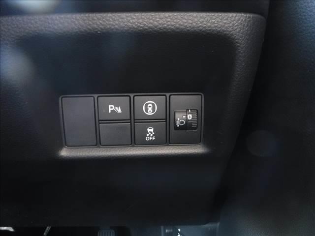 フィット ｅ：ＨＥＶベーシック☆ストラーダメモリーナビ☆バックカメラ☆　Ｂｌｕｅｔｏｏｔｈ☆ＥＴＣ☆前後ドラレコ☆ホンダセンシング☆ＡＣＣ☆ＬＫＡＳ☆ＣＭＢＳ☆オートハイビーム☆ＬＥＤヘッドライト☆クリアランスソナー☆スマートキー☆プッシュスタート☆禁煙車★試乗予約承り中（10枚目）