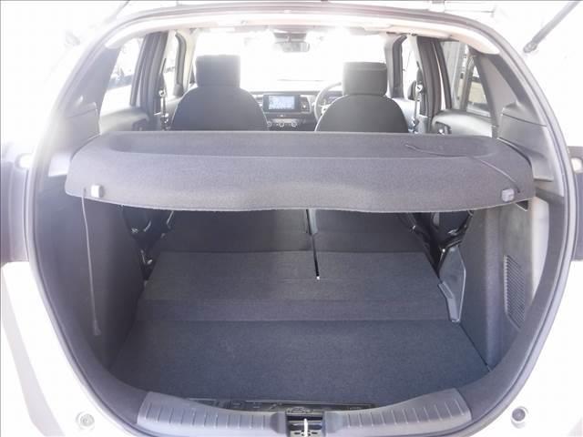 フィット ｅ：ＨＥＶベーシック☆ストラーダメモリーナビ☆バックカメラ☆　Ｂｌｕｅｔｏｏｔｈ☆ＥＴＣ☆前後ドラレコ☆ホンダセンシング☆ＡＣＣ☆ＬＫＡＳ☆ＣＭＢＳ☆オートハイビーム☆ＬＥＤヘッドライト☆クリアランスソナー☆スマートキー☆プッシュスタート☆禁煙車★試乗予約承り中（12枚目）