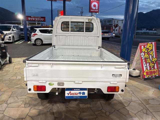 キャリイトラック KCパワステ農繁仕様 パートタイム4WD 高低二段切替式 (後輪駆動ベース) 全塗装 走行30,550キロ 1オーナー エアコン 三方開 アッパーメンバーガード リヤゲートチェーン デフロック 作業灯 AM/FMラジオ(4枚目)