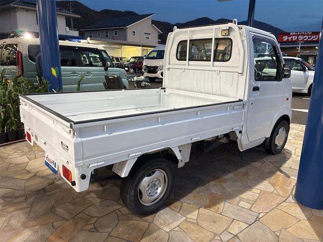 キャリイトラック KCパワステ農繁仕様 パートタイム4WD 高低二段切替式 (後輪駆動ベース) 全塗装 走行30,550キロ 1オーナー エアコン 三方開 アッパーメンバーガード リヤゲートチェーン デフロック 作業灯 AM/FMラジオ(6枚目)