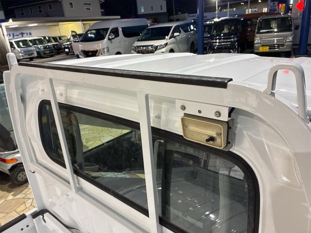 キャリイトラック KCパワステ農繁仕様 パートタイム4WD 高低二段切替式 (後輪駆動ベース) 全塗装 走行30,550キロ 1オーナー エアコン 三方開 アッパーメンバーガード リヤゲートチェーン デフロック 作業灯 AM/FMラジオ(10枚目)