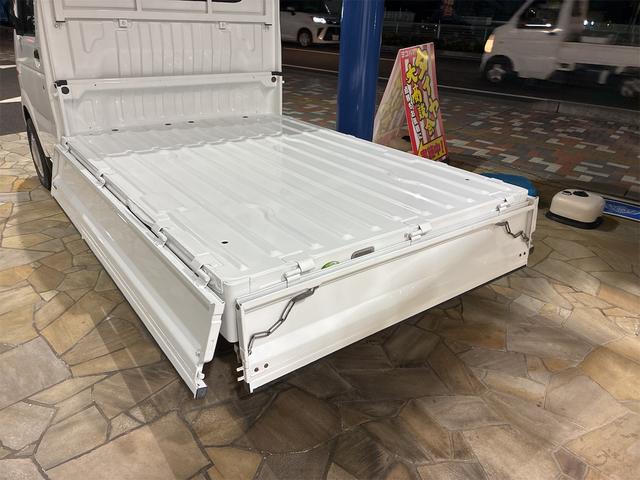 キャリイトラック KCパワステ農繁仕様 パートタイム4WD 高低二段切替式 (後輪駆動ベース) 全塗装 走行30,550キロ 1オーナー エアコン 三方開 アッパーメンバーガード リヤゲートチェーン デフロック 作業灯 AM/FMラジオ(19枚目)