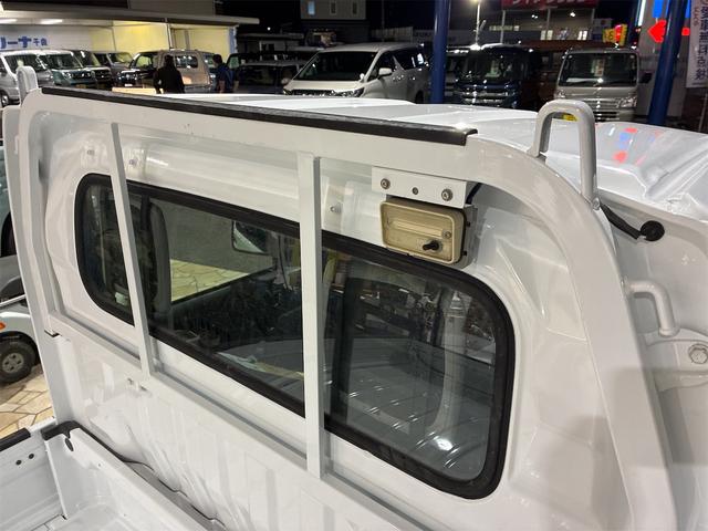 キャリイトラック KCパワステ農繁仕様 パートタイム4WD 高低二段切替式 (後輪駆動ベース) 全塗装 走行30,550キロ 1オーナー エアコン 三方開 アッパーメンバーガード リヤゲートチェーン デフロック 作業灯 AM/FMラジオ(25枚目)