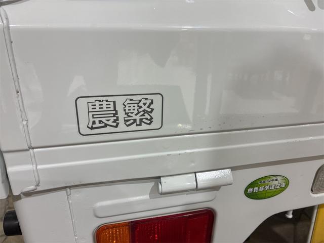 キャリイトラック KCパワステ農繁仕様 パートタイム4WD 高低二段切替式 (後輪駆動ベース) 全塗装 走行30,550キロ 1オーナー エアコン 三方開 アッパーメンバーガード リヤゲートチェーン デフロック 作業灯 AM/FMラジオ(33枚目)