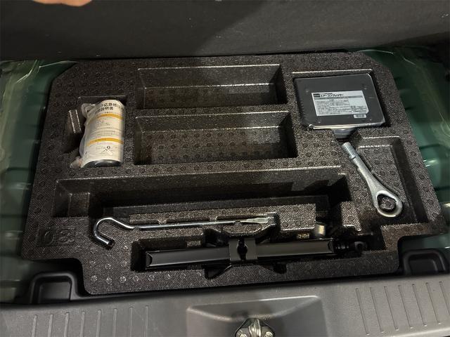 パンクキット＆ジャッキも付いてます！