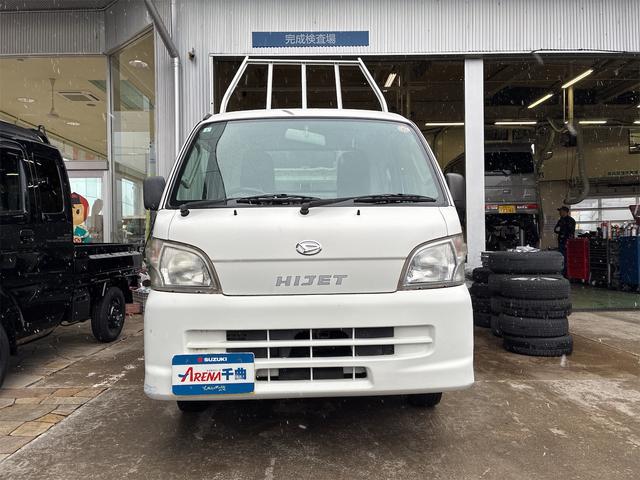 ハイゼットトラック ローダンプ エアコン・パワステ装着車 4WD 走行57830キロ 5速マニュアル 運転席エアバック 記録簿 荷台マット アッパーメンバーガード クラッチ交換済み 夏冬中古タイヤ 取扱説明書 三方開(3枚目)