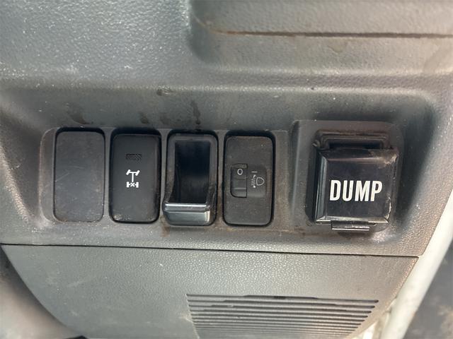 ハイゼットトラック ローダンプ エアコン・パワステ装着車 4WD 走行57830キロ 5速マニュアル 運転席エアバック 記録簿 荷台マット アッパーメンバーガード クラッチ交換済み 夏冬中古タイヤ 取扱説明書 三方開(14枚目)