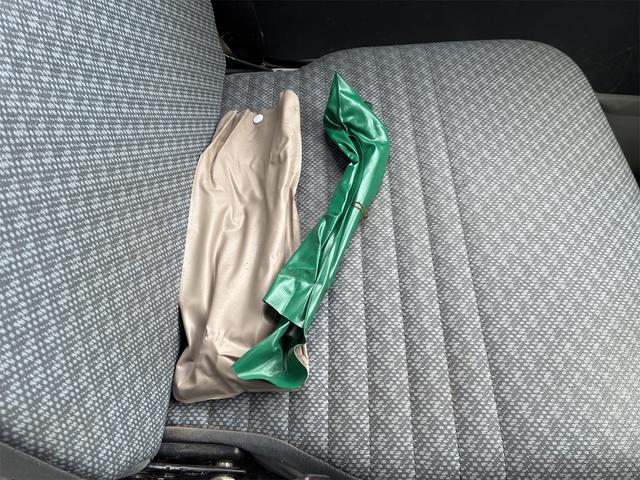 ハイゼットトラック ローダンプ エアコン・パワステ装着車 4WD 走行57830キロ 5速マニュアル 運転席エアバック 記録簿 荷台マット アッパーメンバーガード クラッチ交換済み 夏冬中古タイヤ 取扱説明書 三方開(21枚目)