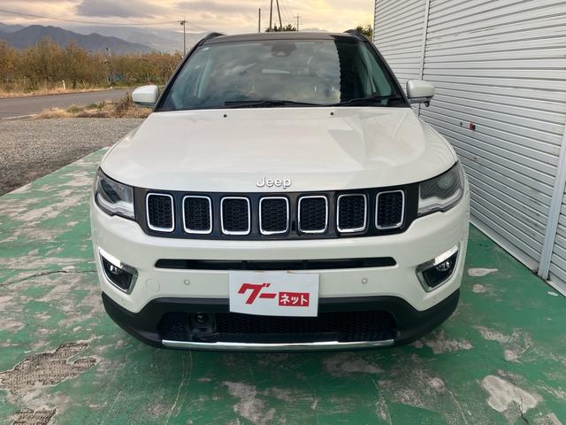 ジープ・コンパス リミテッド ブラックルーフエディション 限定車 サンルーフ 4WD ナビ付 バックカメラ スマートキーエンジン プッシュスタート パークアシスト 電動リアゲート(3枚目)