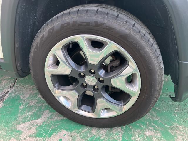 ジープ・コンパス リミテッド ブラックルーフエディション 限定車 サンルーフ 4WD ナビ付 バックカメラ スマートキーエンジン プッシュスタート パークアシスト 電動リアゲート(6枚目)