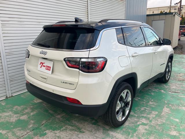 ジープ・コンパス リミテッド ブラックルーフエディション 限定車 サンルーフ 4WD ナビ付 バックカメラ スマートキーエンジン プッシュスタート パークアシスト 電動リアゲート(9枚目)