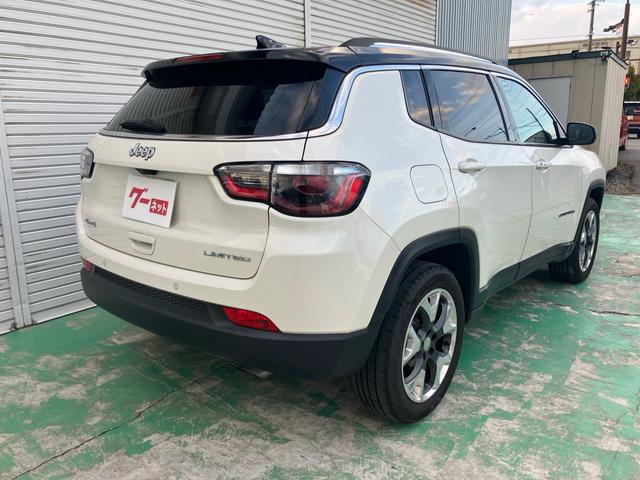 ジープ・コンパス リミテッド ブラックルーフエディション 限定車 サンルーフ 4WD ナビ付 バックカメラ スマートキーエンジン プッシュスタート パークアシスト 電動リアゲート(11枚目)