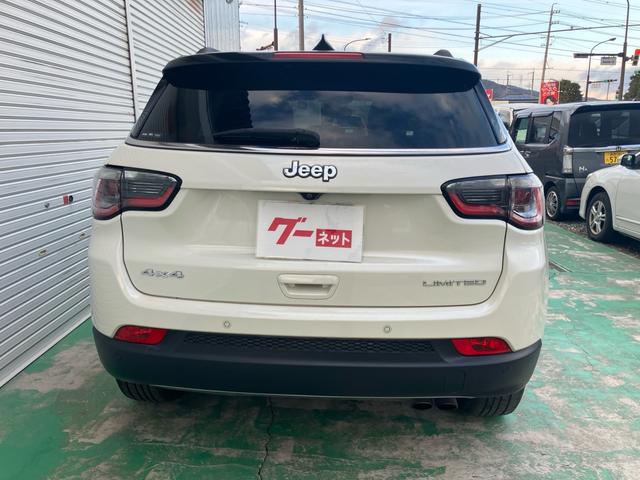 ジープ・コンパス リミテッド ブラックルーフエディション 限定車 サンルーフ 4WD ナビ付 バックカメラ スマートキーエンジン プッシュスタート パークアシスト 電動リアゲート(12枚目)