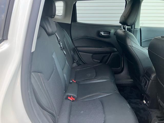 ジープ・コンパス リミテッド ブラックルーフエディション 限定車 サンルーフ 4WD ナビ付 バックカメラ スマートキーエンジン プッシュスタート パークアシスト 電動リアゲート(19枚目)