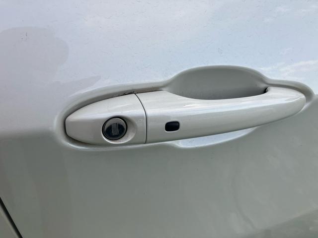 ジープ・コンパス リミテッド ブラックルーフエディション 限定車 サンルーフ 4WD ナビ付 バックカメラ スマートキーエンジン プッシュスタート パークアシスト 電動リアゲート(21枚目)