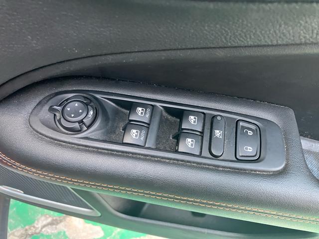 ジープ・コンパス リミテッド ブラックルーフエディション 限定車 サンルーフ 4WD ナビ付 バックカメラ スマートキーエンジン プッシュスタート パークアシスト 電動リアゲート(22枚目)